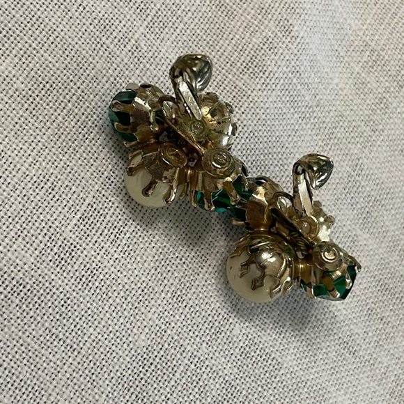 Vintage Jewelry Set by Vogue - Picture 8 of 11